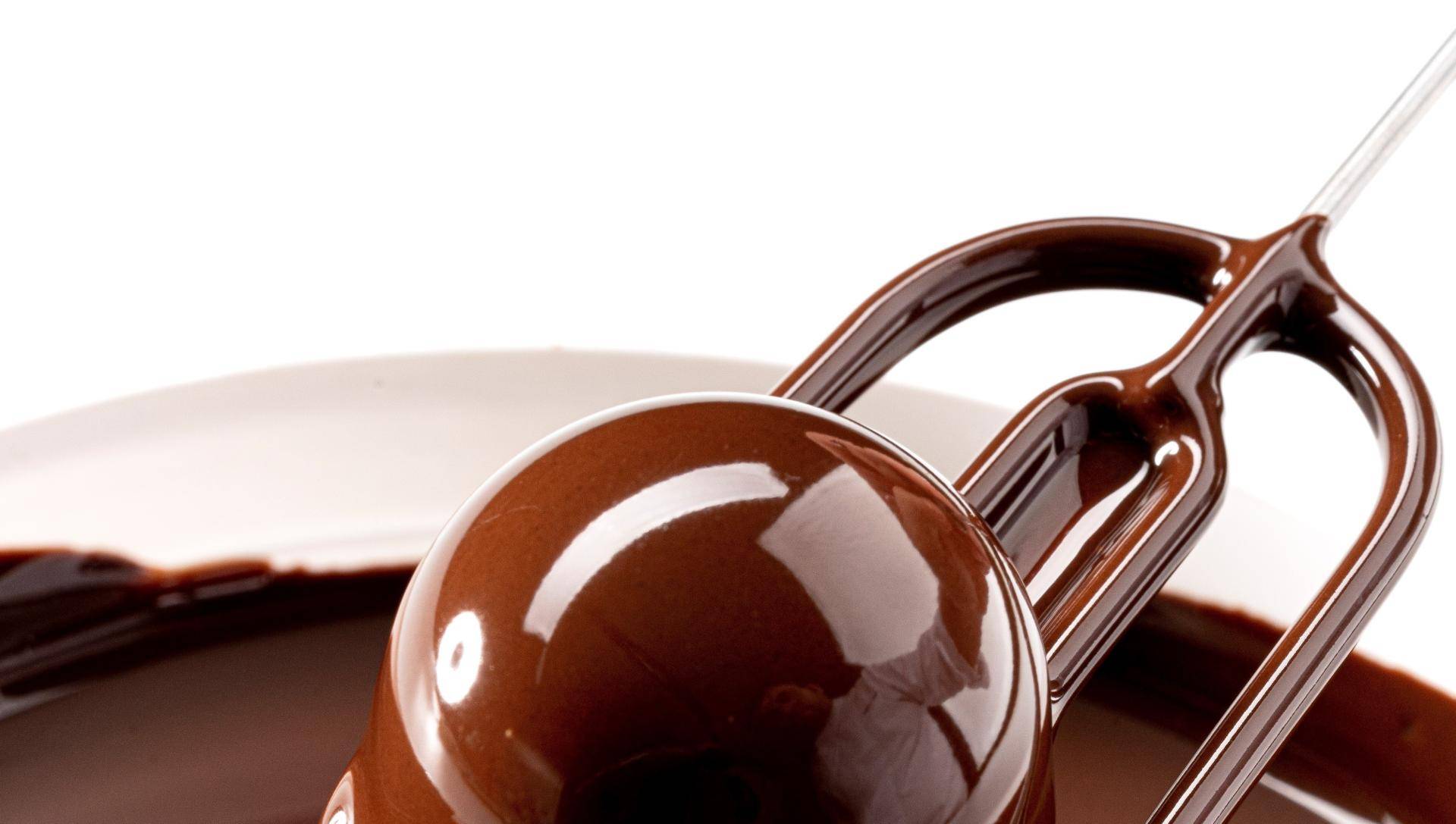 ¿Cómo bañar bombones?