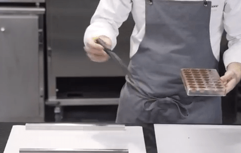 How to make moulded chocolates?